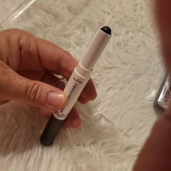 A bundle of miscellaneous luxury beauty products!! - Picture 12 of 12